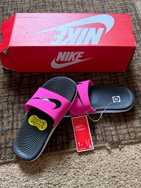 Nike Girls Kawa Slides size 1Y new in box